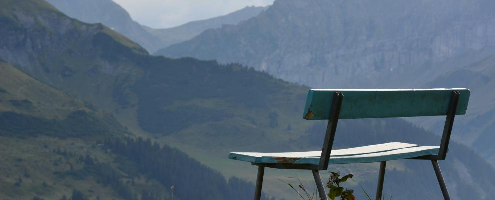 Bank Berge Foto: Peter Steiner (unsplash)