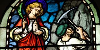 Darstellung der hl. Barbara. Bleiglasfenster in der katholischen Pfarrkirche in Sankt Johan.,